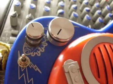 Guitar Toy Bent thumbnail