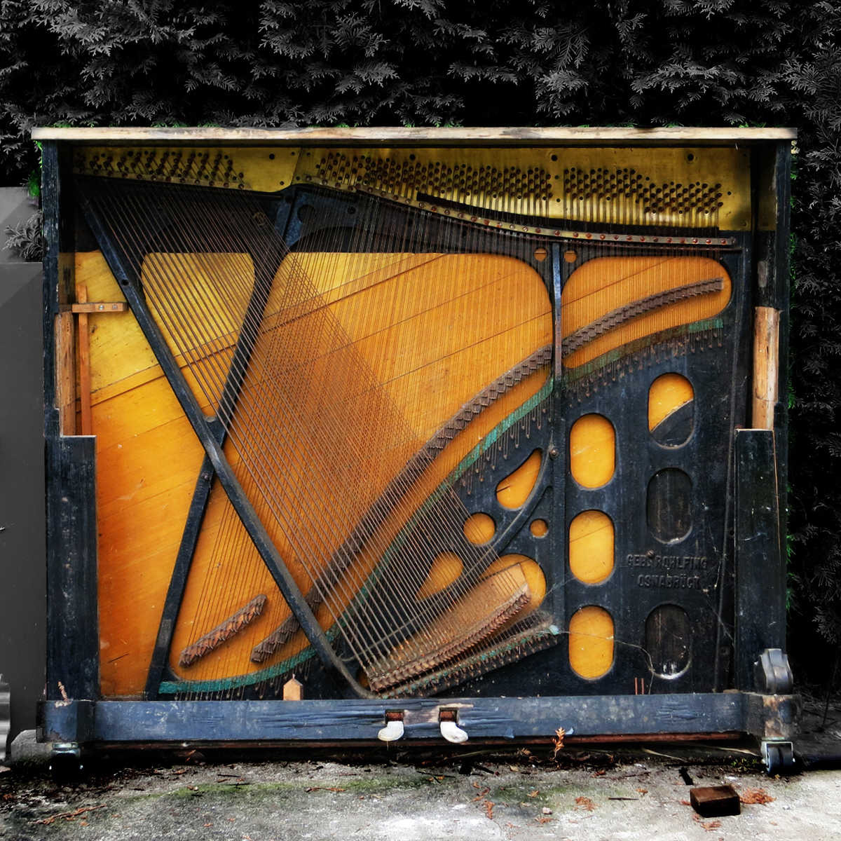 Detunized - The Keyless Piano Body Kontakt Instruments Software GUI Artwork